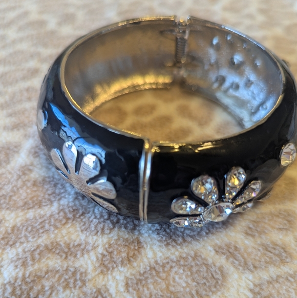 Bracelets - Picture 6 of 7